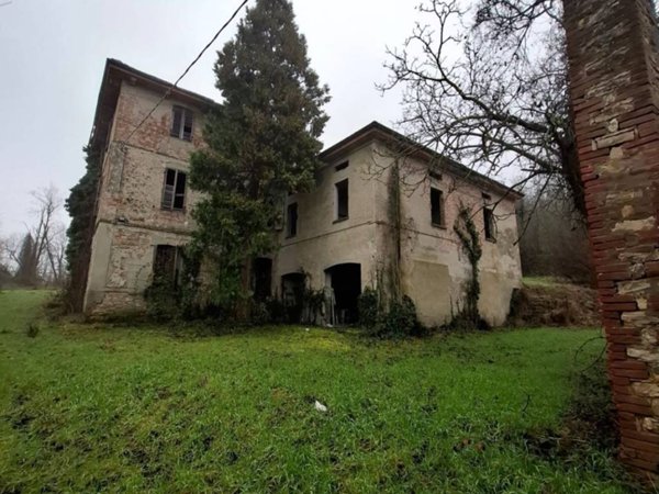 casa indipendente in vendita ad Agazzano in zona Tavernago