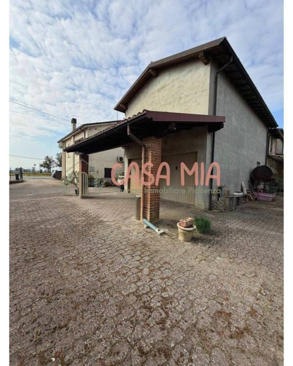 casa indipendente in vendita ad Agazzano