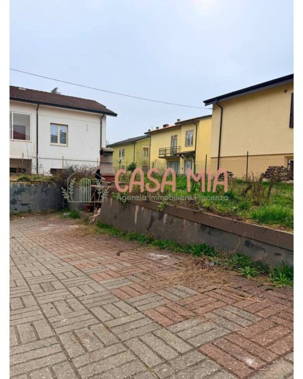 appartamento in vendita ad Agazzano