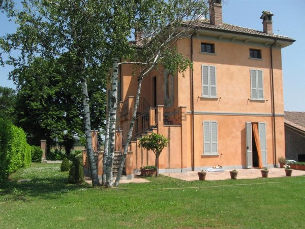 casa indipendente in vendita ad Agazzano in zona Sarturano