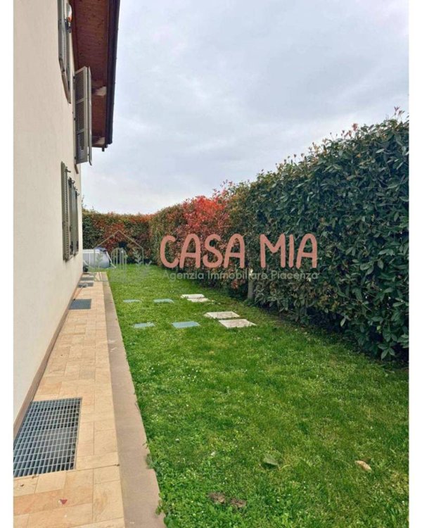 casa indipendente in vendita ad Agazzano