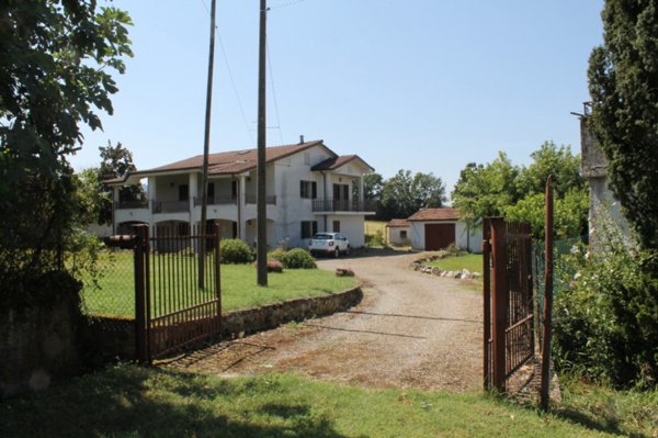 casa indipendente in vendita ad Agazzano in zona Rivasso
