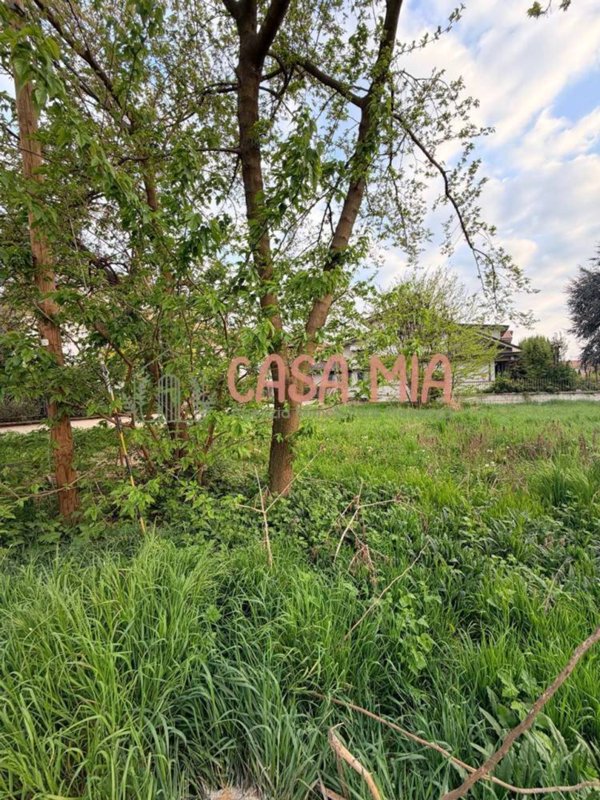 terreno edificabile in vendita ad Agazzano