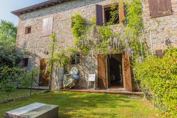 casa indipendente in vendita ad Agazzano in zona Bastardina