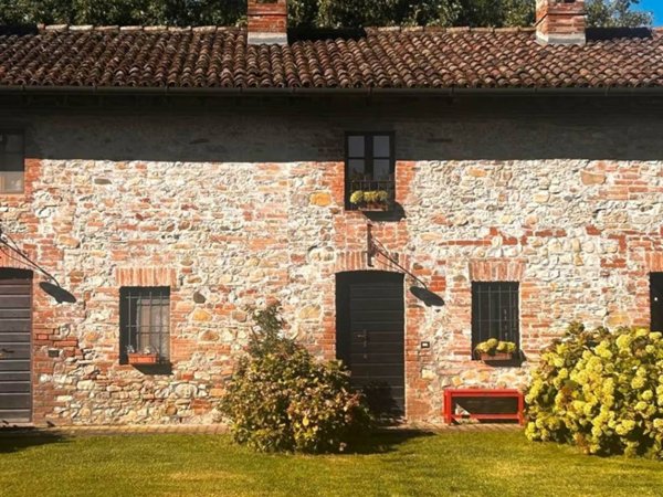 casa indipendente in vendita ad Agazzano in zona Bastardina
