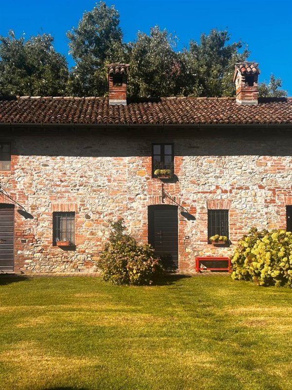 casa indipendente in vendita ad Agazzano in zona Bastardina