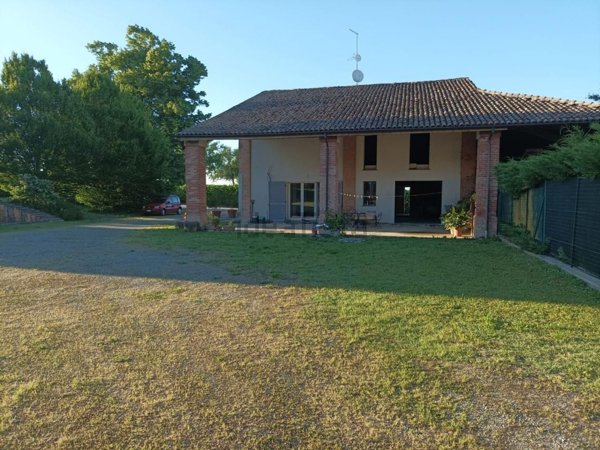 appartamento in vendita ad Agazzano in zona Sarturano