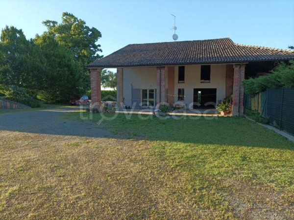 casa indipendente in vendita ad Agazzano in zona Sarturano