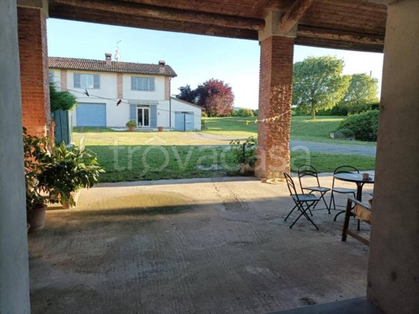 casa indipendente in vendita ad Agazzano in zona Sarturano