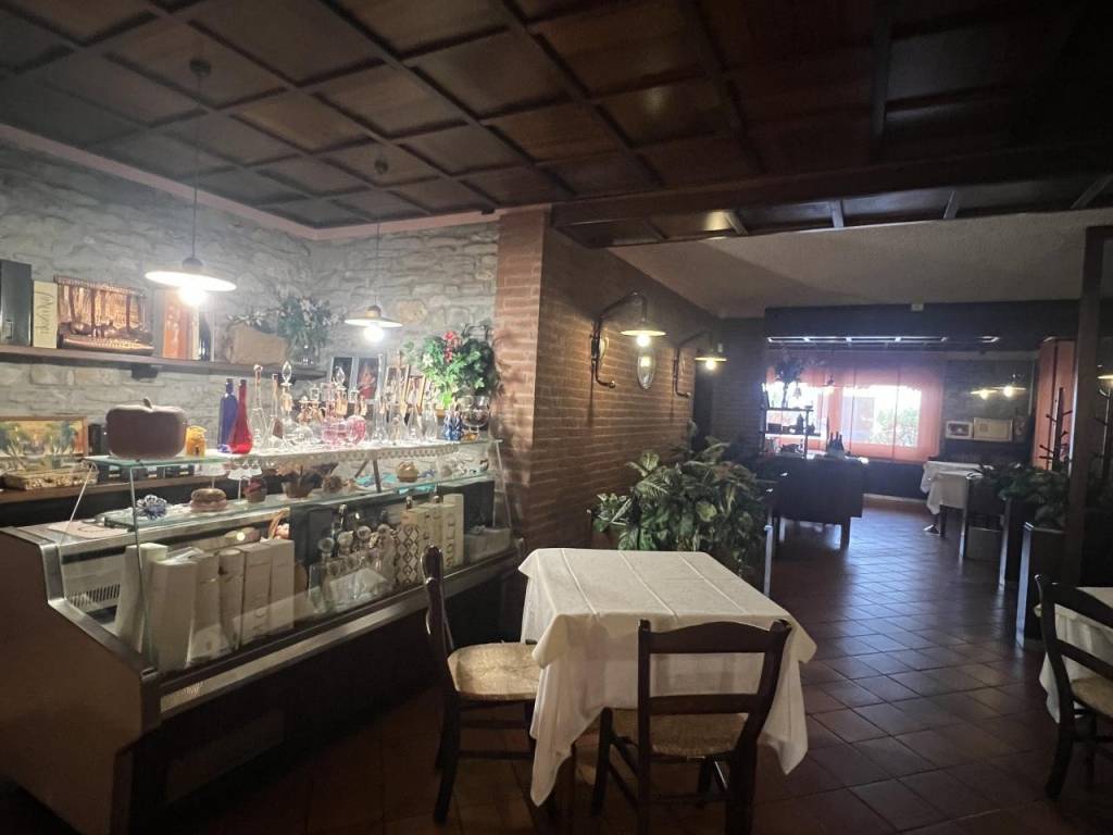 negozio in vendita ad Agazzano