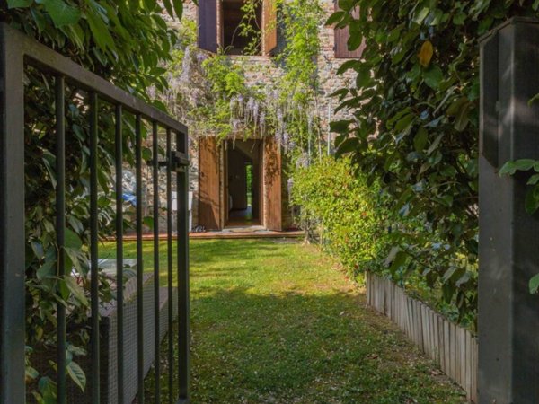 casa indipendente in vendita ad Agazzano in zona Bastardina