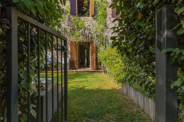casa indipendente in vendita ad Agazzano in zona Bastardina