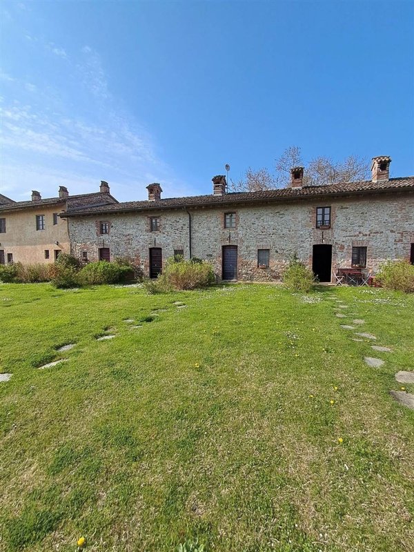 appartamento in vendita ad Agazzano in zona Tavernago