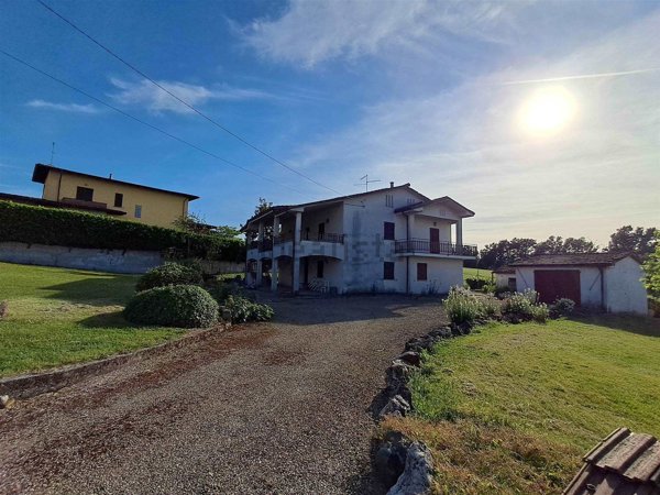 casa indipendente in vendita ad Agazzano in zona Tavernago