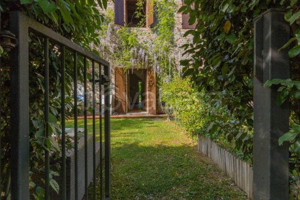 casa indipendente in vendita ad Agazzano in zona Bastardina