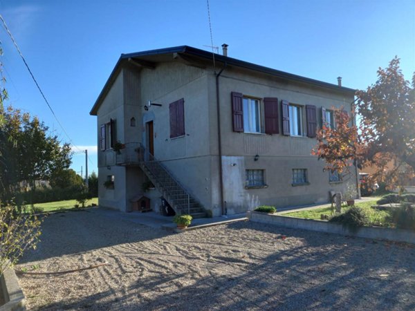 casa indipendente in vendita ad Alseno in zona Castelnuovo Fogliani