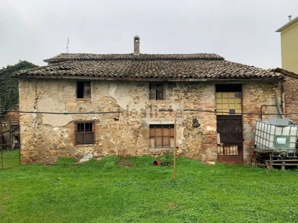casale in vendita ad Alseno in zona Lusurasco
