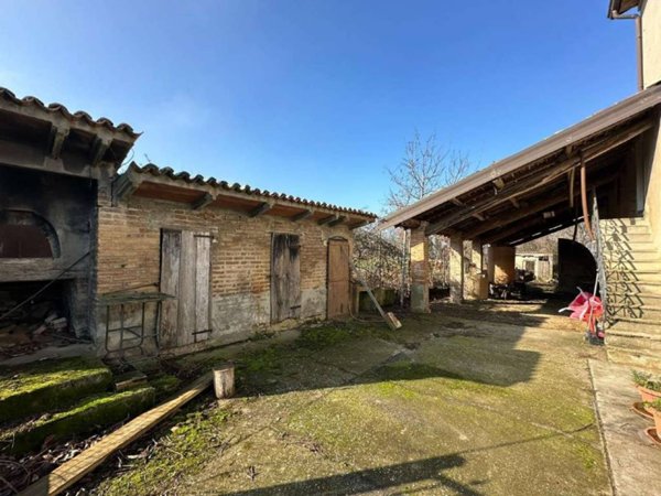 casa indipendente in vendita ad Alseno in zona Lusurasco