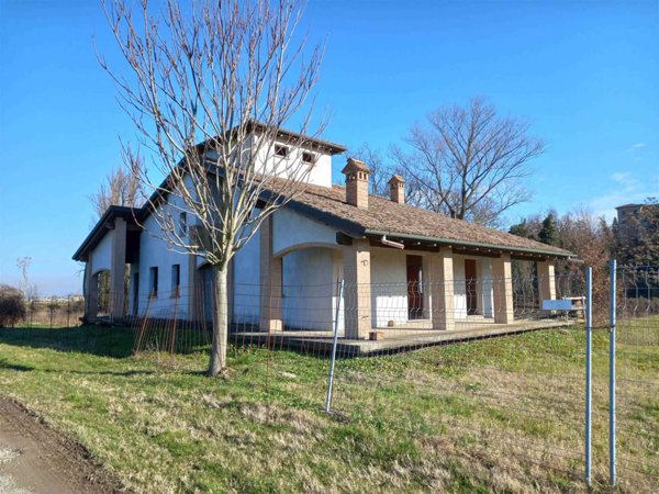 casa indipendente in vendita ad Alseno in zona Castelnuovo Fogliani