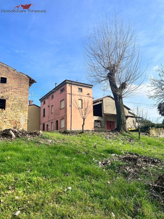 casa semindipendente in vendita ad Alseno in zona Cortina