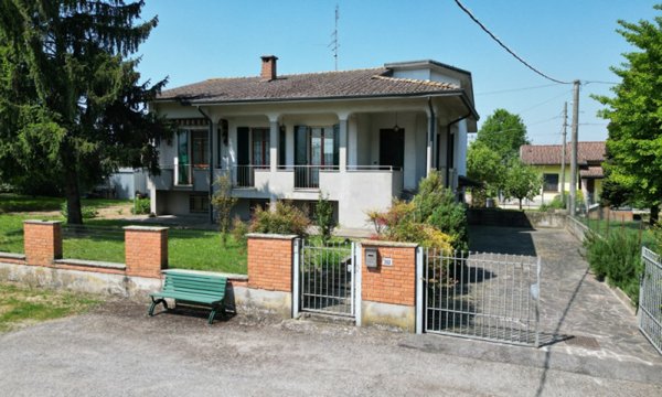casa indipendente in vendita ad Alseno in zona Lusurasco