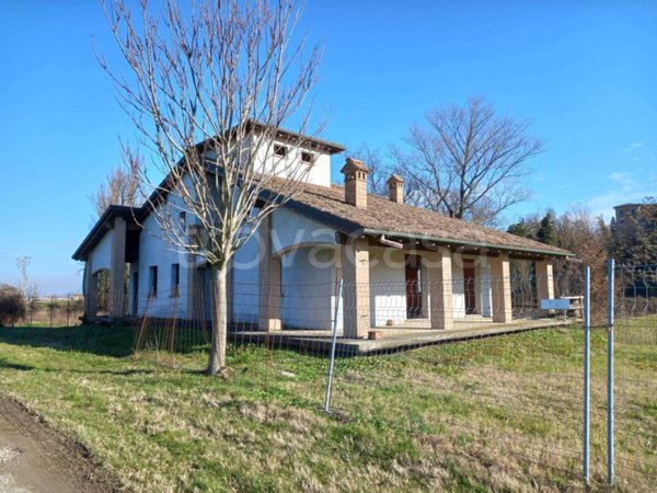 casa indipendente in vendita ad Alseno in zona Castelnuovo Fogliani