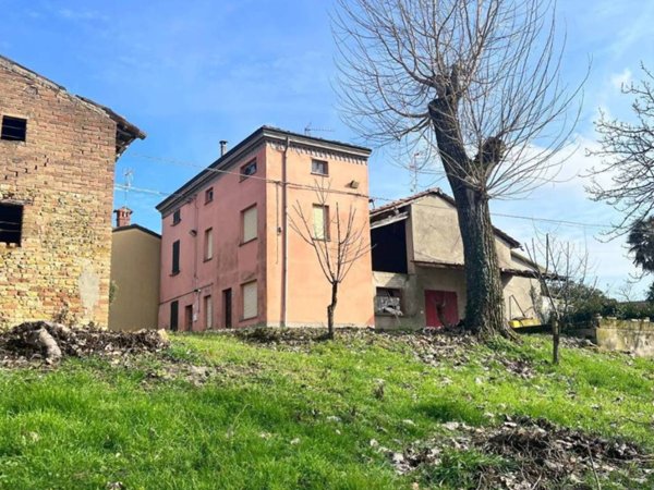 casa semindipendente in vendita ad Alseno in zona Cortina