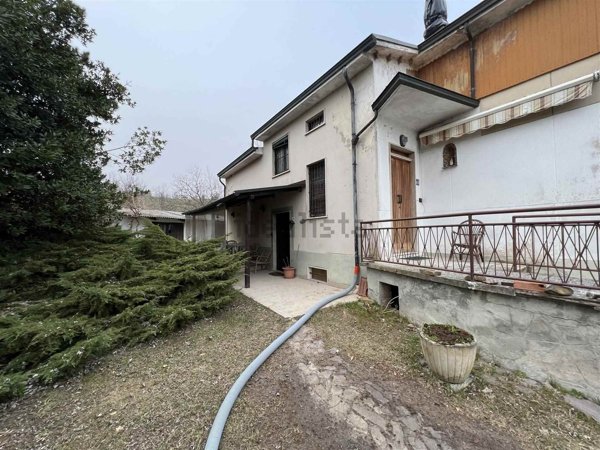 casa indipendente in vendita ad Alseno in zona Castelnuovo Fogliani