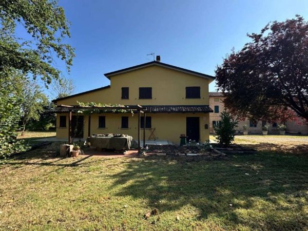 casa indipendente in vendita ad Alseno in zona Castelnuovo Fogliani