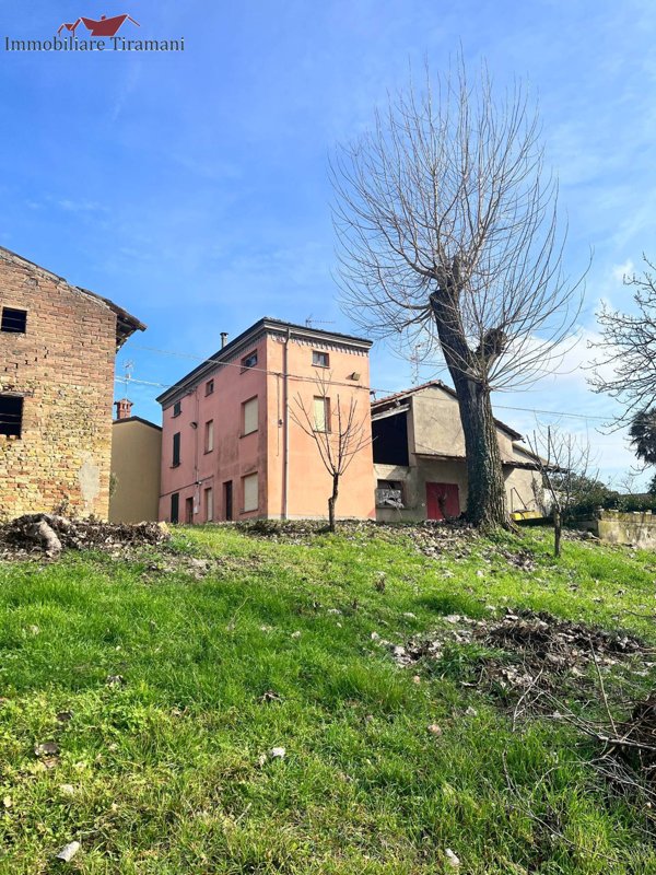 casa semindipendente in vendita ad Alseno in zona Cortina