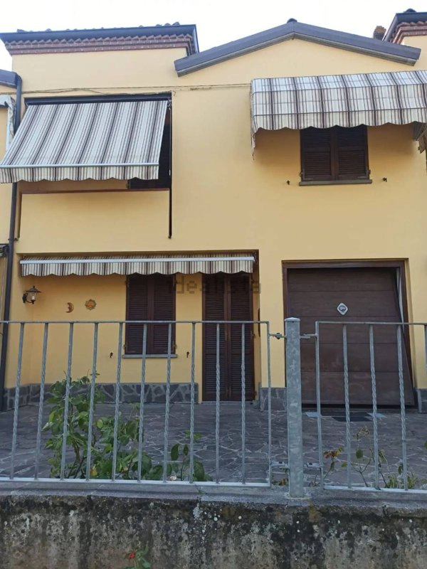 casa indipendente in vendita ad Alseno in zona Lusurasco
