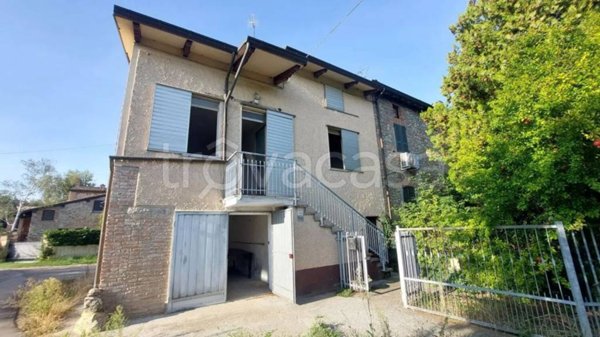 casa indipendente in vendita ad Alseno in zona Castelnuovo Fogliani