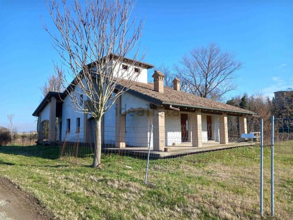 casa indipendente in vendita ad Alseno in zona Castelnuovo Fogliani