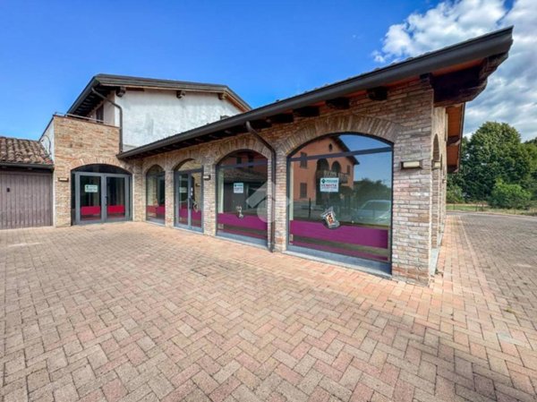 negozio in vendita ad Alseno