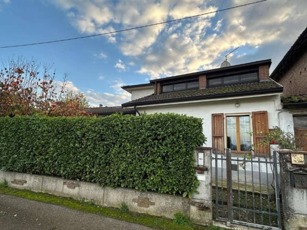 casa indipendente in vendita ad Alseno in zona Lusurasco
