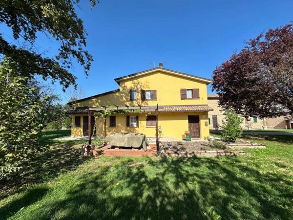 casa indipendente in vendita ad Alseno in zona Castelnuovo Fogliani