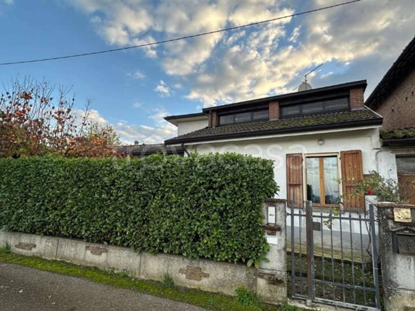 casa indipendente in vendita ad Alseno in zona Lusurasco