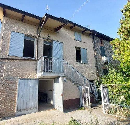 casa indipendente in vendita ad Alseno in zona Castelnuovo Fogliani