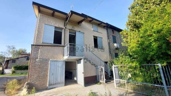 casa indipendente in vendita ad Alseno in zona Castelnuovo Fogliani