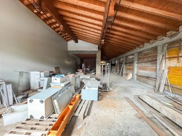 negozio in vendita ad Alseno