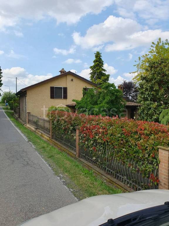 casa indipendente in vendita ad Alseno in zona Castelnuovo Fogliani