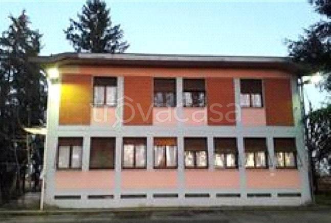 locale commerciale in vendita a Besenzone
