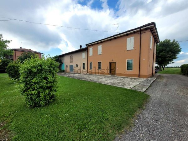 casa indipendente in vendita a Besenzone