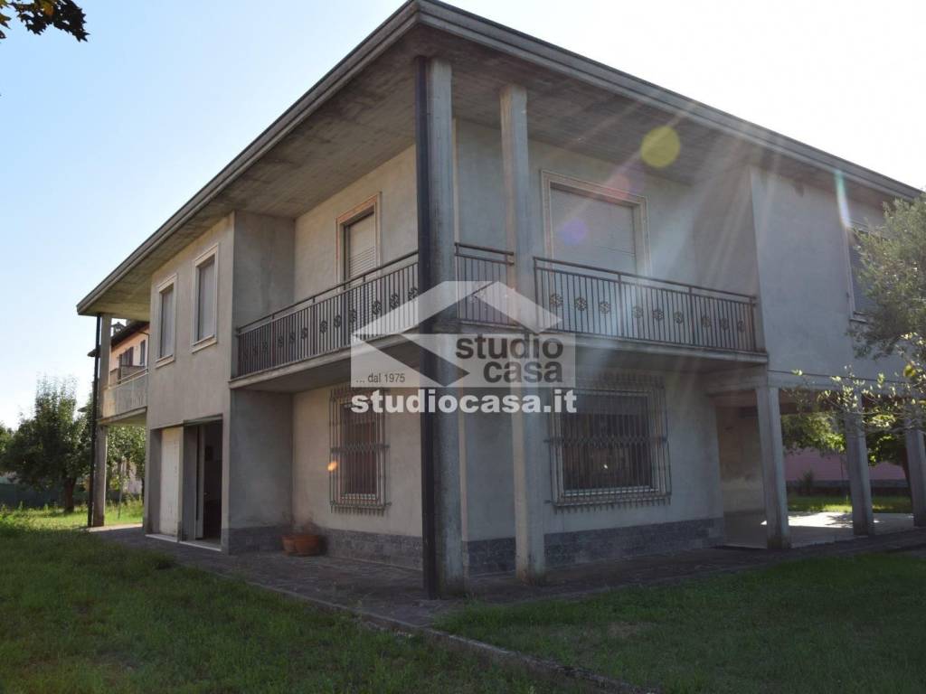 casa indipendente in vendita a Besenzone