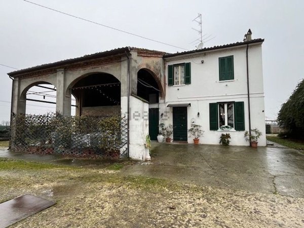 casale in vendita a Besenzone