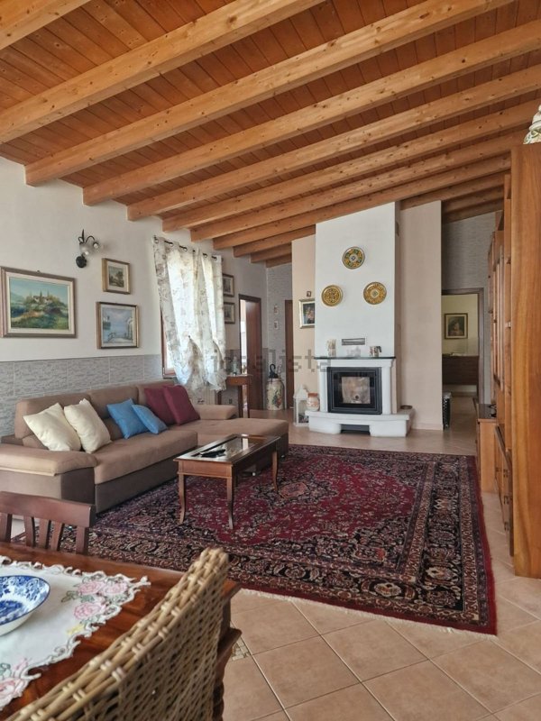 casa indipendente in vendita a Besenzone