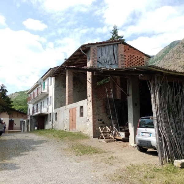 casa indipendente in vendita a Bettola in zona Villanova