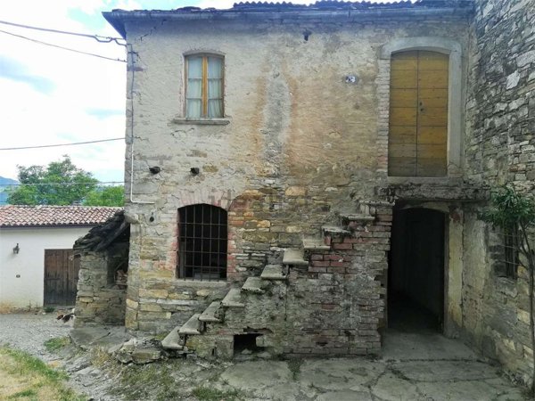 appartamento in vendita a Bettola in zona Revigozzo
