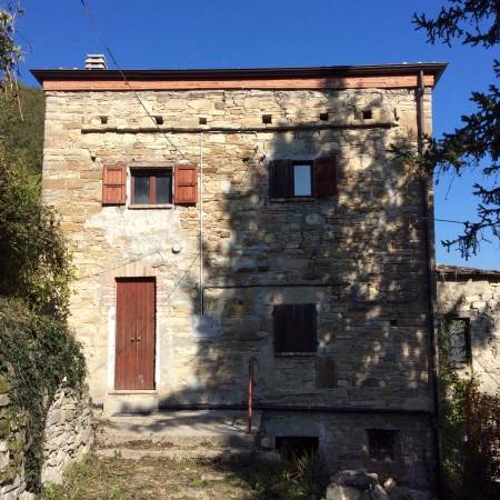 casa indipendente in vendita a Bettola