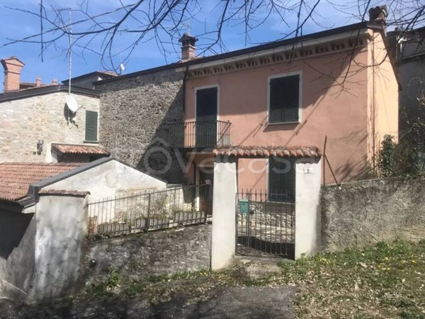 casa indipendente in vendita a Bettola